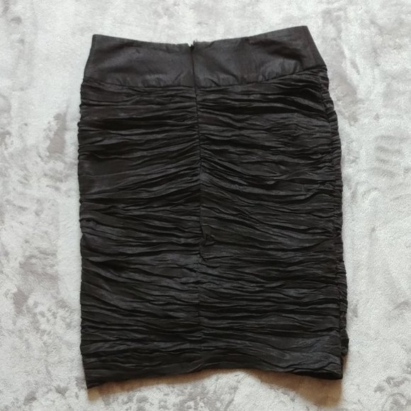 🔥 Coco & Tashi Ruched Pencil Skirt - Picture 4 of 6
